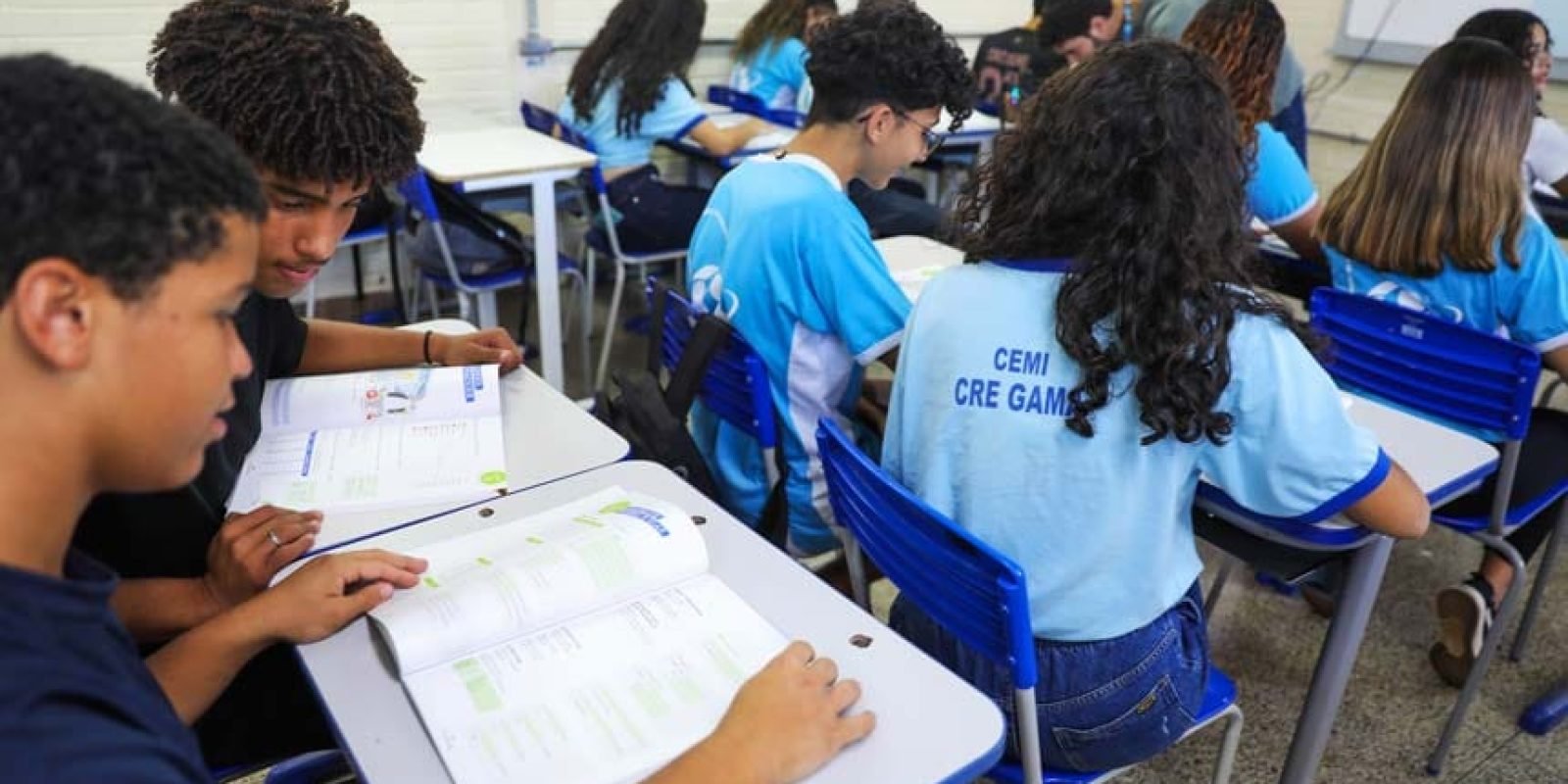 07/07/2024 - Escolas de ensino bilíngue do DF apresentam alunos a outros cantos do mundo
Mais de 2,4 mil alunos da rede pública aprendem inglês, espanhol, francês e alemão, por meio do Programa de Educação Bilíngue Intercultural, ampliando as oportunidades e horizontes na vida. Foto: Joel Rodrigues / Agência Brasília